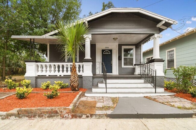 Primary Photo - 2334 W Spruce St