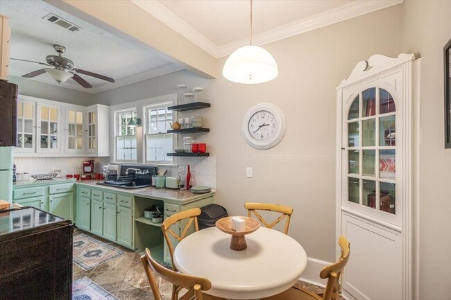 Building Photo - 4041 Pine Hill Dr