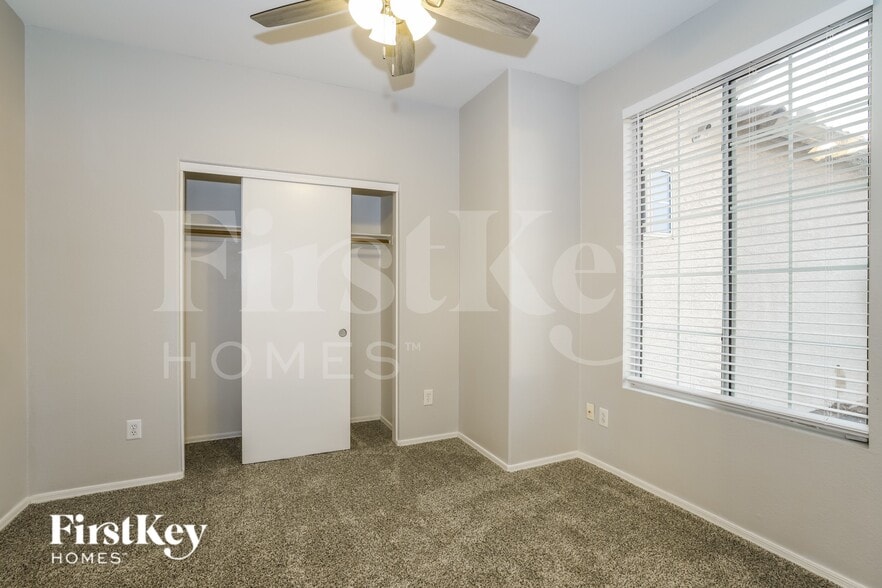 Building Photo - 1809 E Oakland St