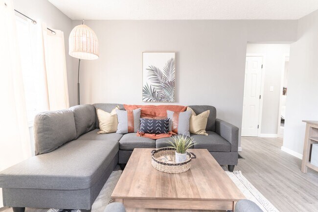 Building Photo - [STR] Fairgrounds Flat Located across Fairgrounds - Fully Furnished 2-Bedroom Home Near Downtown ...