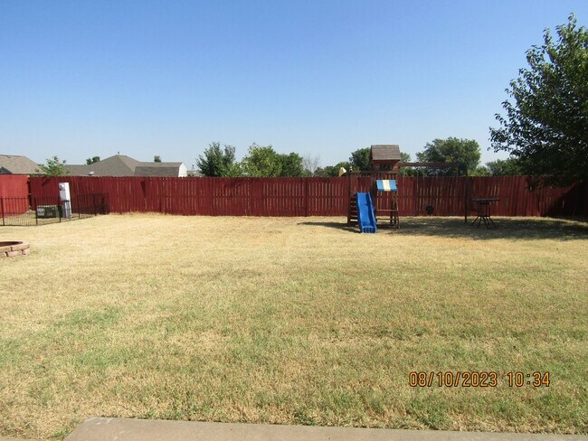 Building Photo - PETS ARE NEGOTIABLE WITH OWNER APPROVAL