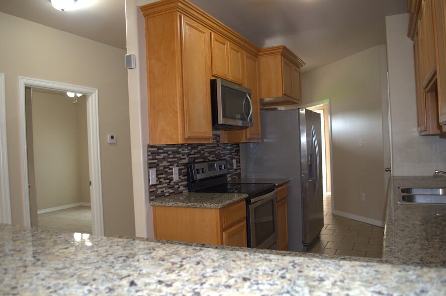 Kitchen - 2321 Port Neches Ave