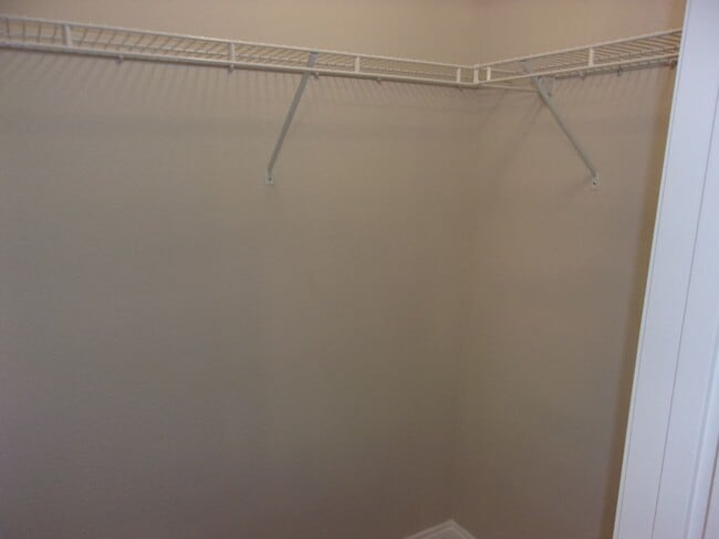 Building Photo - 4 bed/3 bath Beautiful Home with Amenities!