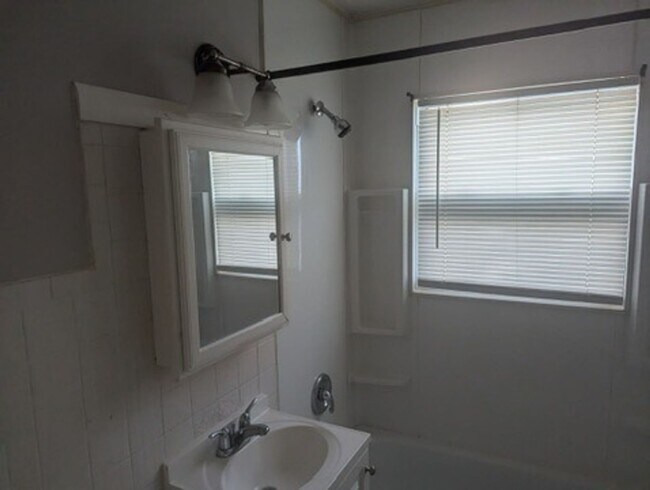 Building Photo - 8039-8041-8041 W Beckett Ave