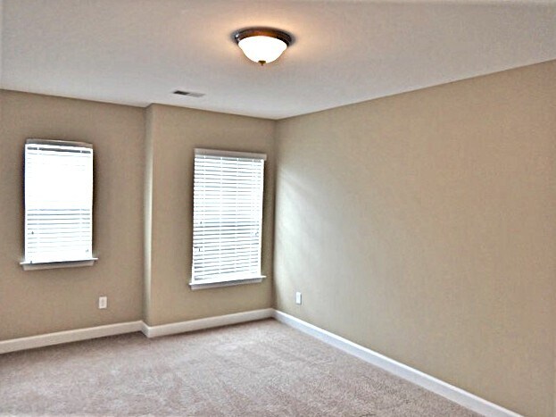 Building Photo - 35 Summer Hill Ct