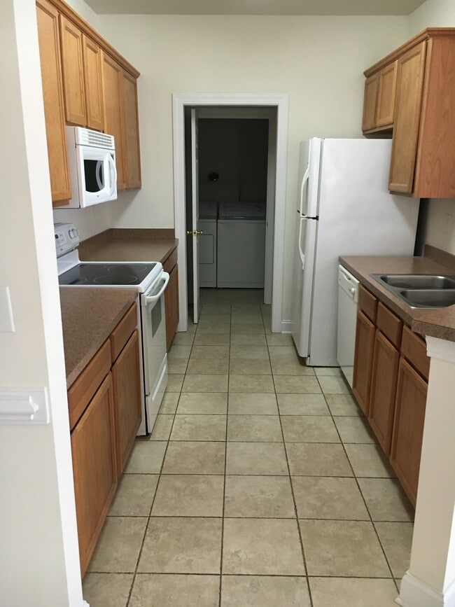 Building Photo - 2017 Silvercrest Dr