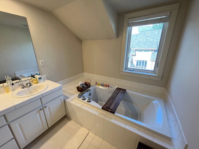 Building Photo - Incredible Forrest Park Townhome!! 2 bedroom, 2 bath, HUGE attached Garage!