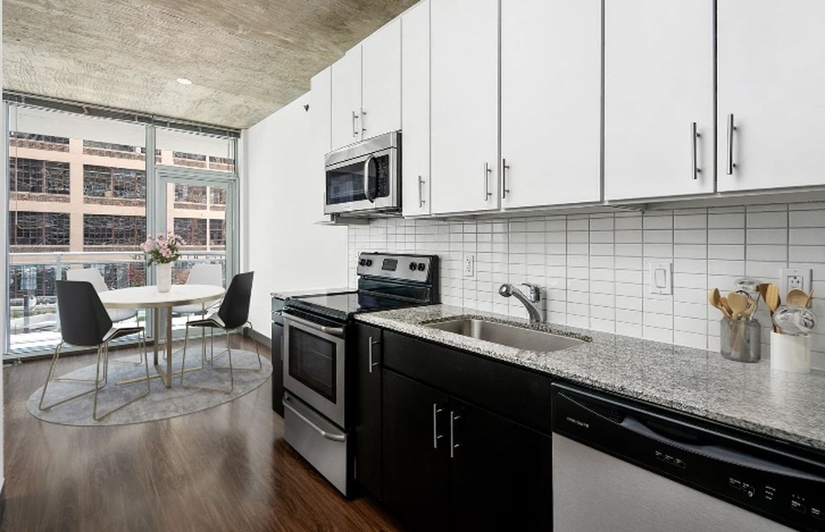 Building Photo - 601 W Jackson Blvd