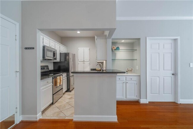 Building Photo - 2865 Lenox Rd NE