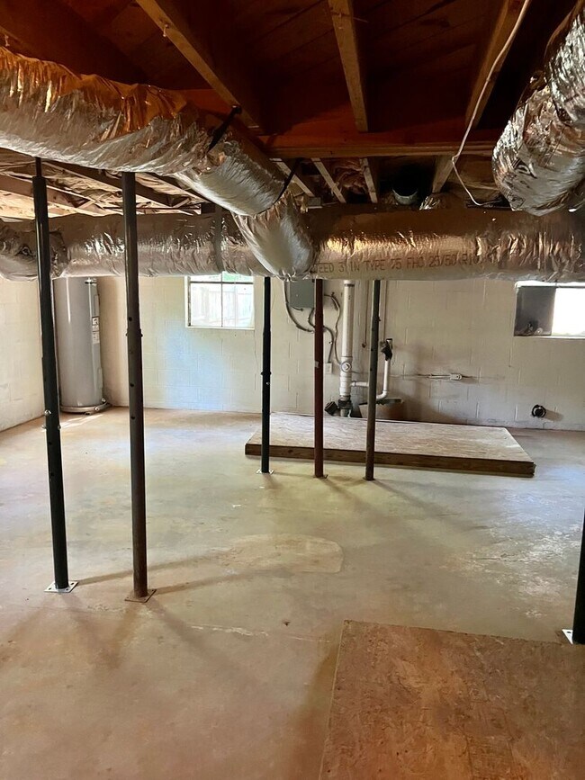 Building Photo - 3 Bedrooms, 2 Bath Home for Rent