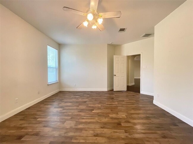 Building Photo - 4412 Woodstock Dr
