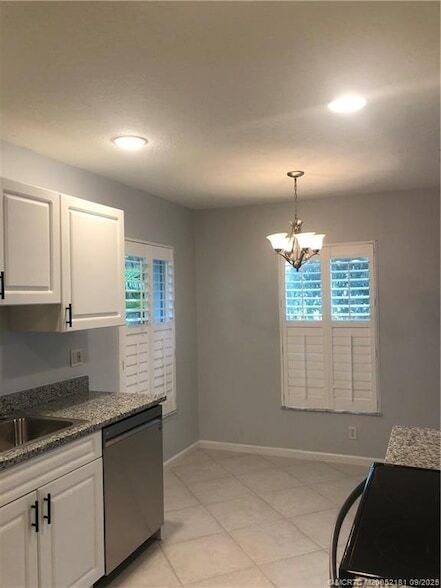 Building Photo - 4567 SE Murray Cove Cir