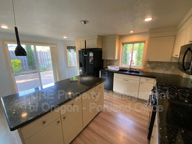 Building Photo - 15779 SW 87th Ave