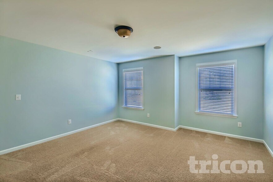 Building Photo - 2102 Eddie Massey Ln