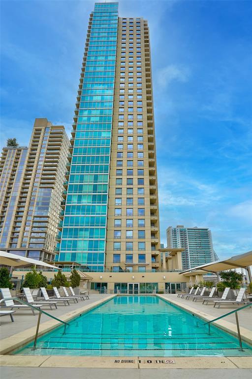 Building Photo - 300 Bowie St