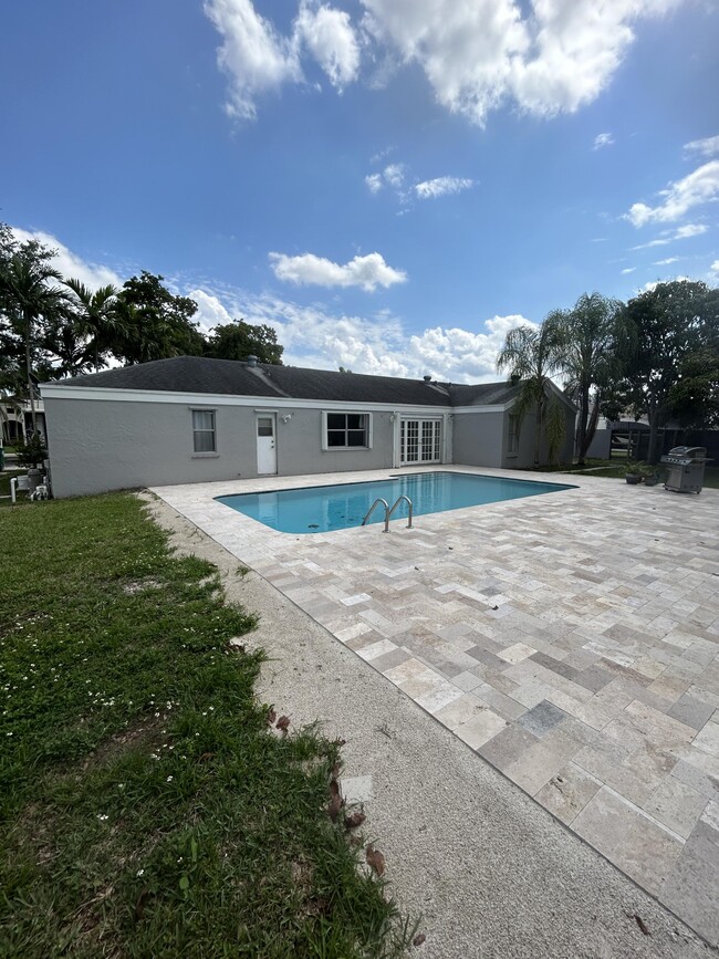 Primary Photo - 15389 SW 153rd St