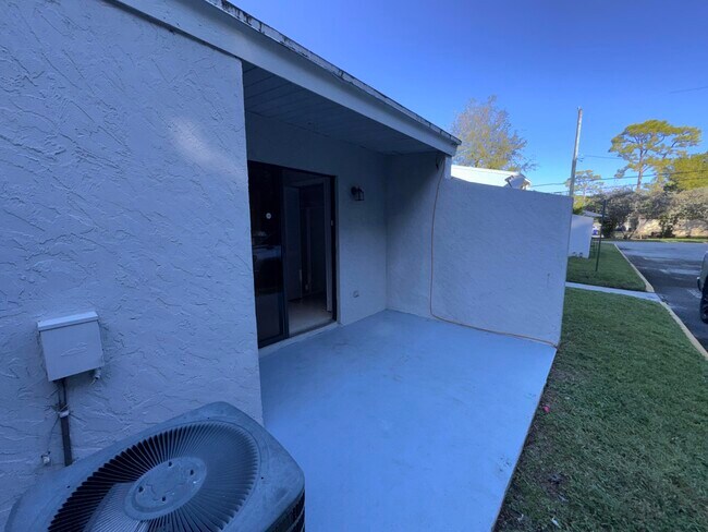 Building Photo - 4110 Maine St