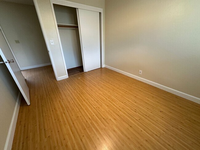 Building Photo - 852 W Hacienda Ave