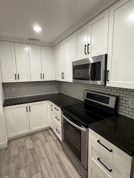 Building Photo - 110 S 800 E