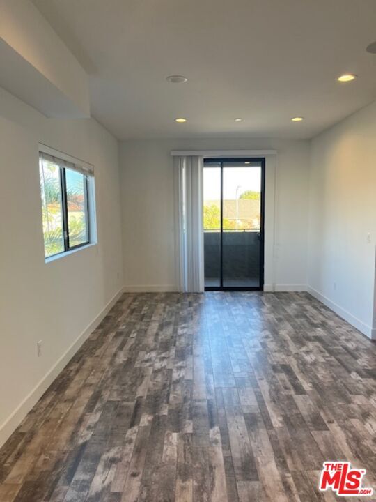 Building Photo - 1445 S Fairfax Ave