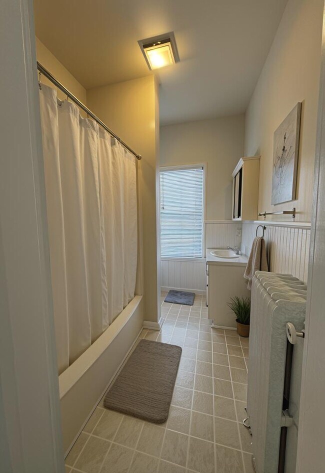 Building Photo - 301 W Beverley St