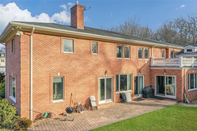 Building Photo - 5 Beech Dr