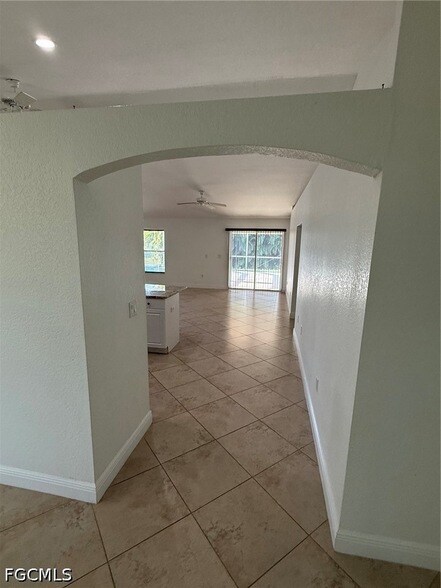 Building Photo - 1306 SW 35th Terrace