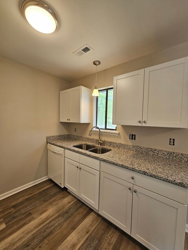 Building Photo - Newly Renovated 2 Bedroom Off Of GumBranch