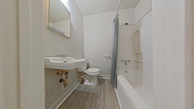 Building Photo - 610 Hawthorne Ave