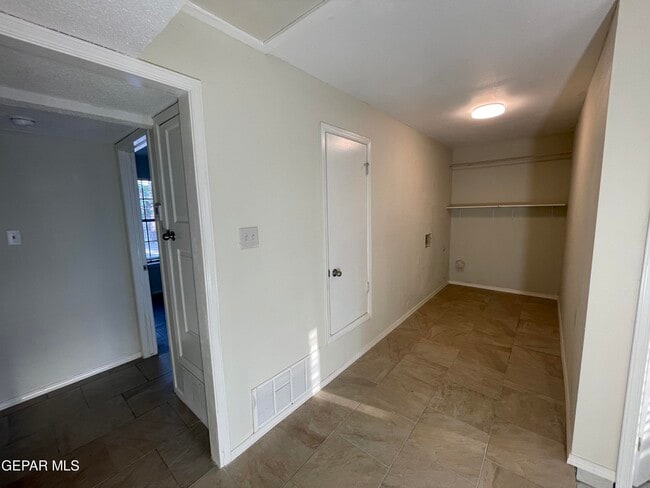 Building Photo - 1574 Rebecca Ann Dr