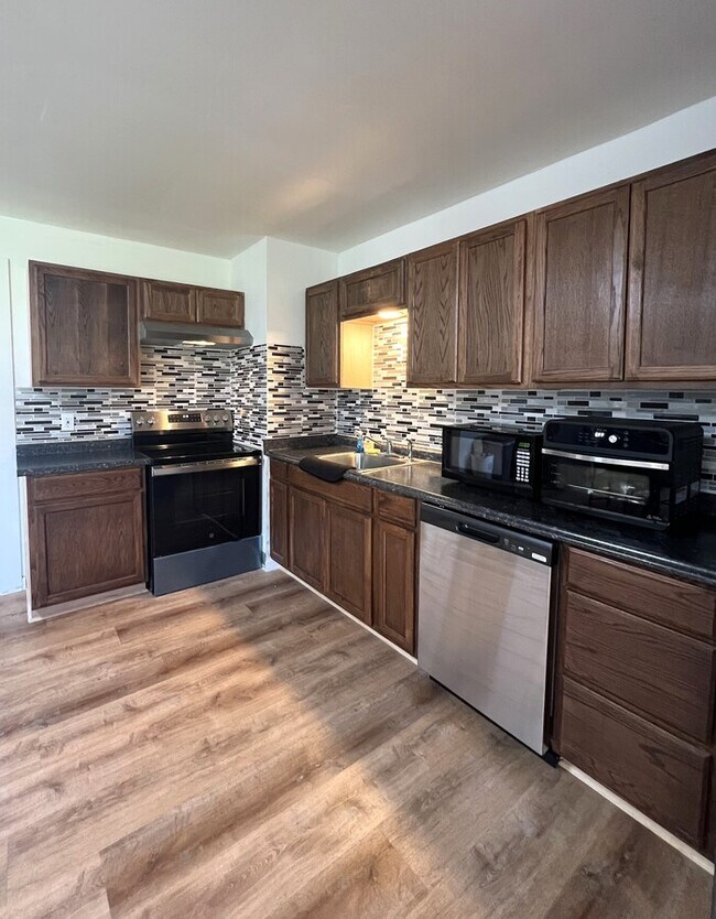 Building Photo - 325 Ferguson Ave