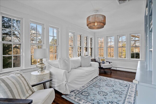 Building Photo - Manor Woods 5 Bedroom 2.5 Bathroom Colonial Home