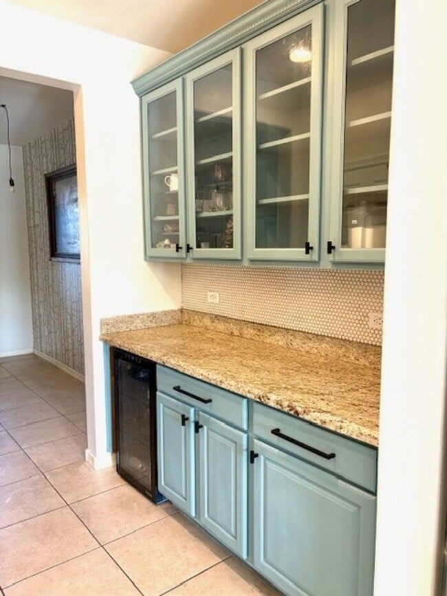 Building Photo - 1/2 MONTH FREE ON A 12 MONTH LEASE ! MOVE ...