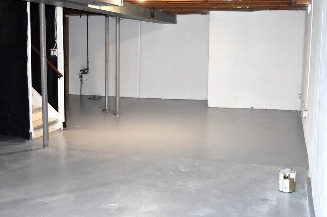 Building Photo - 607 Cherry Ave