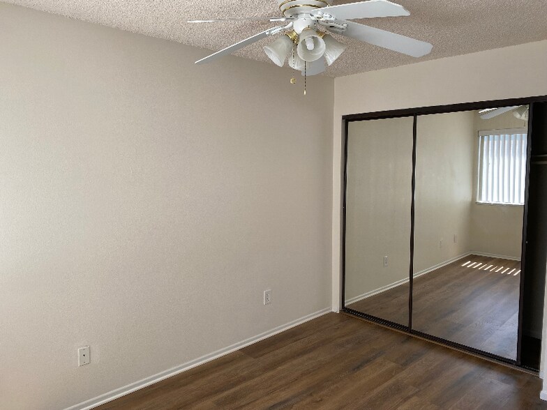 Building Photo - 9111 Lemona Ave