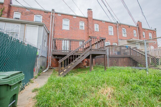 Building Photo - Charming 2 BR/1 Townhome in Brooklyn Park!