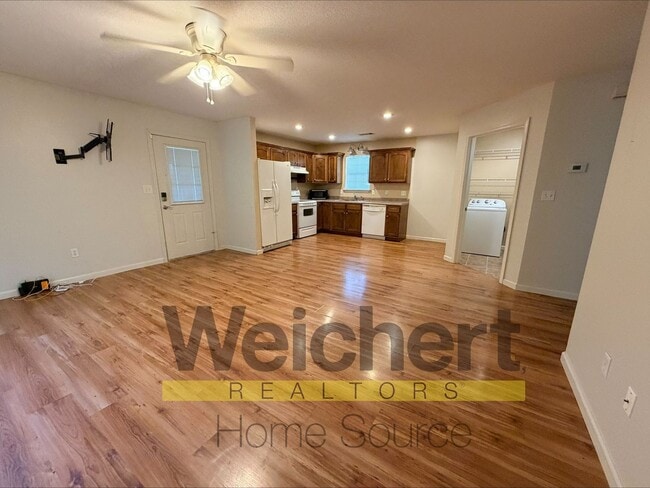 Building Photo - Comfort and convenience, all in one place.