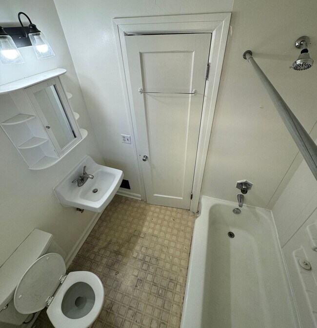 Building Photo - 417 NW 9th St