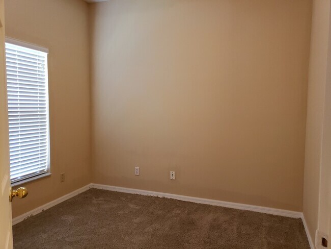 Building Photo - Nice 3 Bed 2 Bath Town Home located in San...