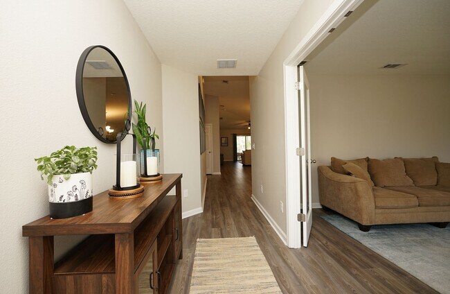 Building Photo - Central Freeport Location with Community Pool