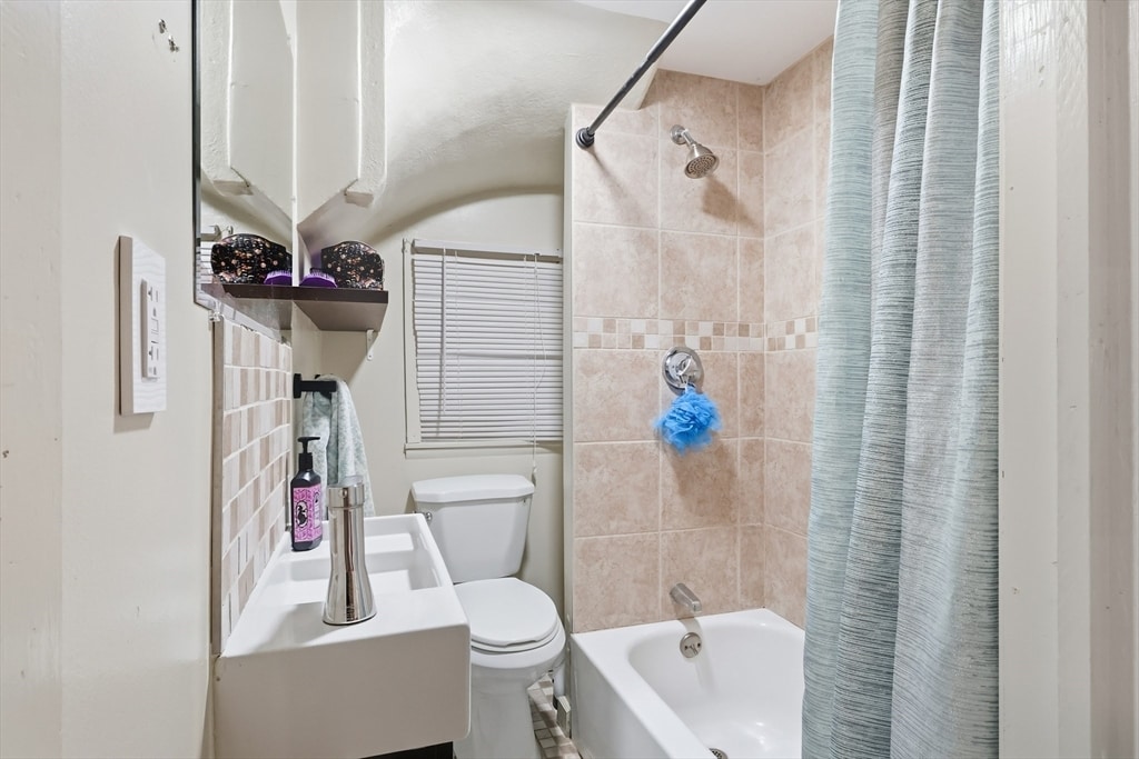 Building Photo - 50 Monmouth St