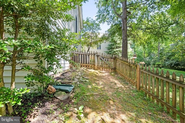 Building Photo - 2202 Sarah Woods Ct