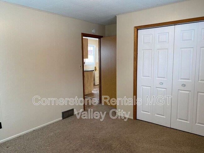 Building Photo - 233 8th Ave NE