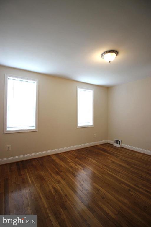 Building Photo - 1008 Parksley Ave