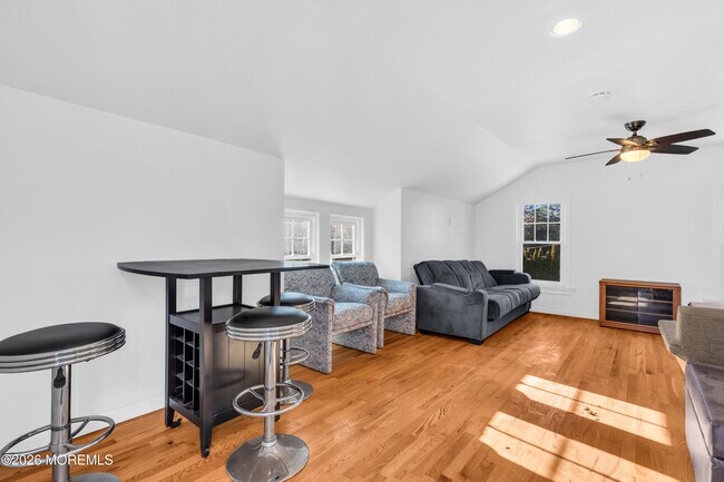 Building Photo - 115 Grassmere Avenue