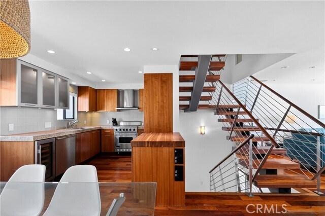 Building Photo - 102 Blue Lagoon