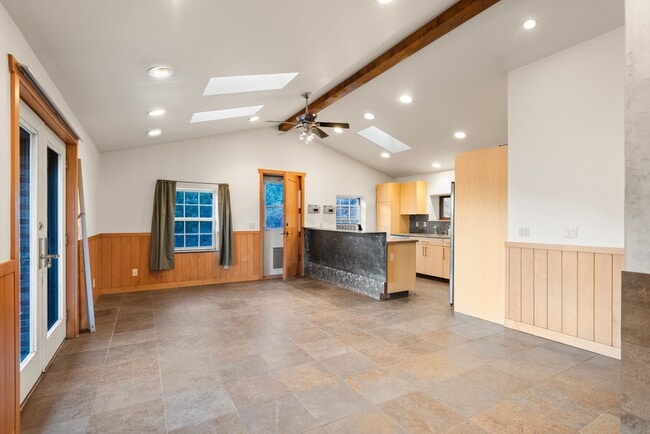 Building Photo - 2800 Cedar Dr