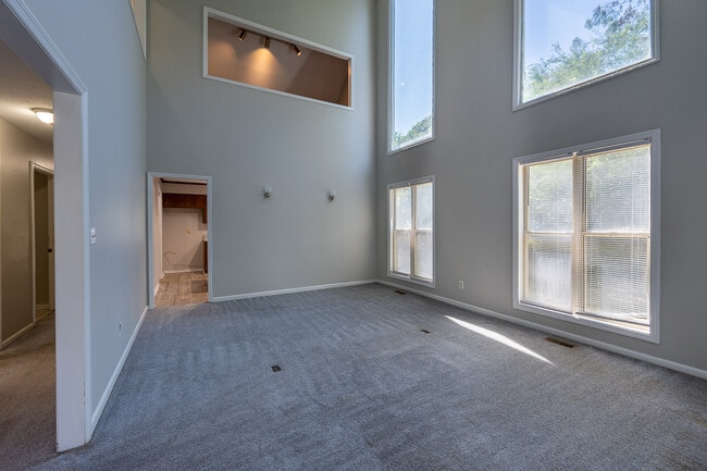 Building Photo - 3821 Forest Creek Way