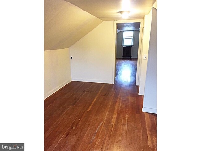 Building Photo - 721 Mayflower Ave