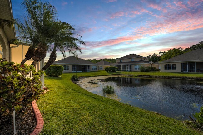 Building Photo - Beautifully Updated Villa